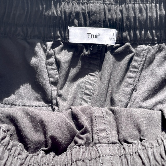TNA x ARITZIA Women’s Belted Black Cargo Pants Joggers size small - Picture 4 of 5